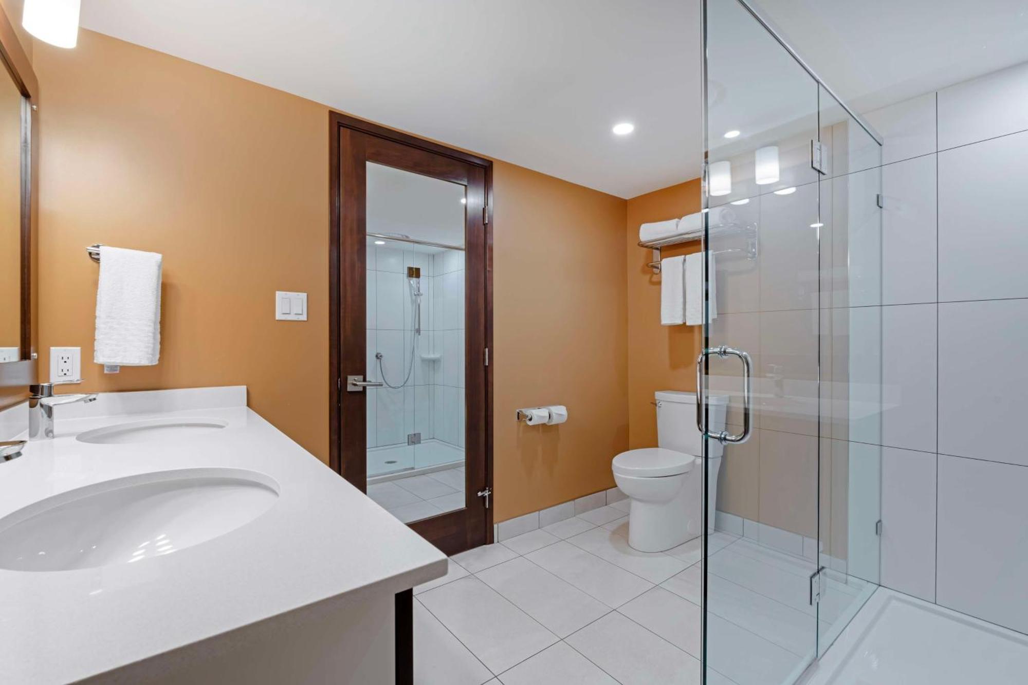 Best Western Plus Emerald Isle Hotel Sidney Eksteriør billede