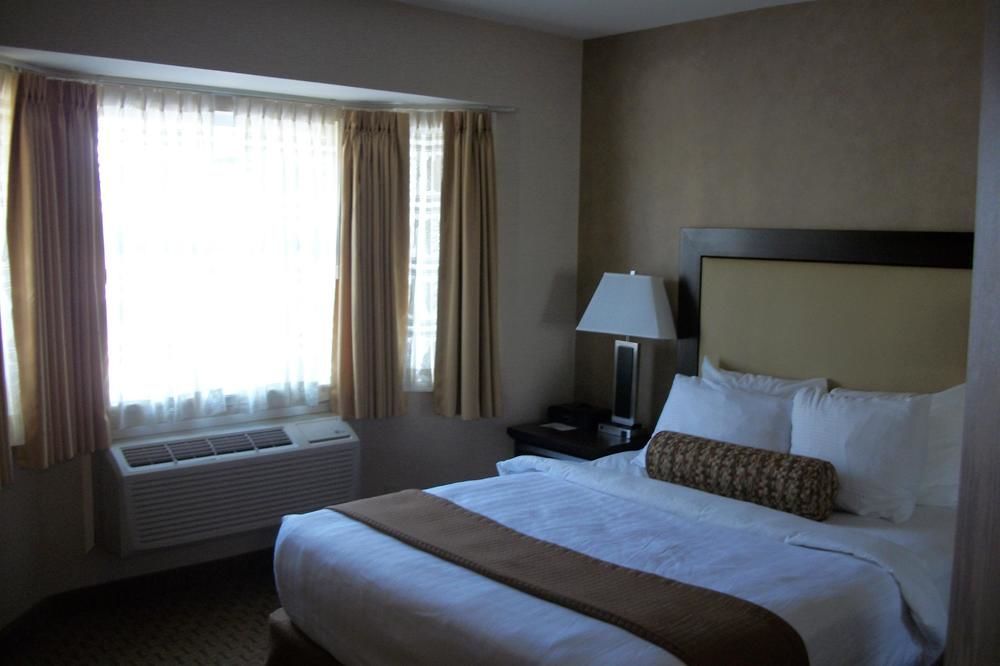 Best Western Plus Emerald Isle Hotel Sidney Eksteriør billede